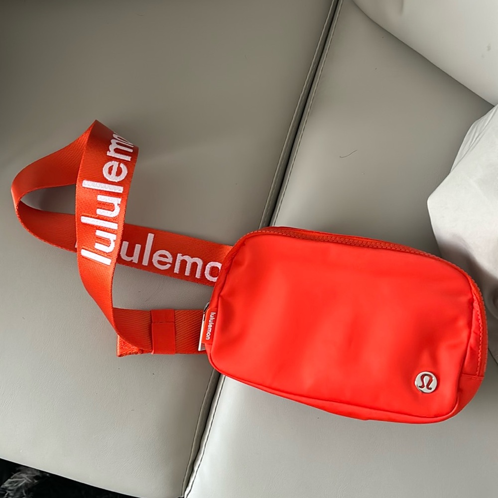 Lululemon BNWT 1L Belt Bag SOLD OUT ONLINE